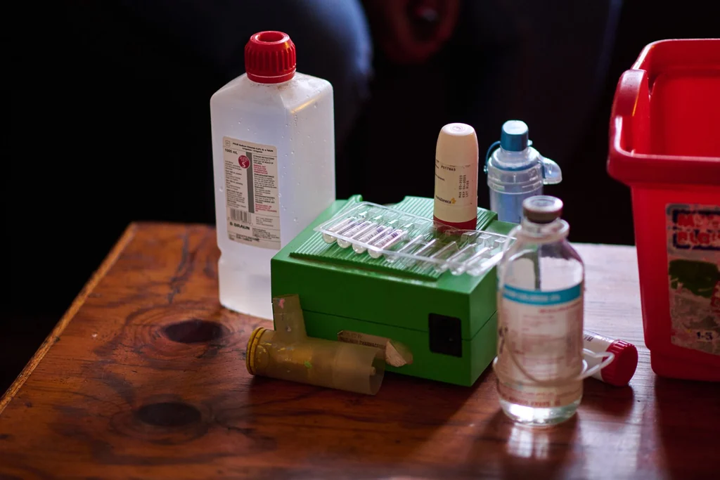 A variety of lung medications for a resident of Phola.